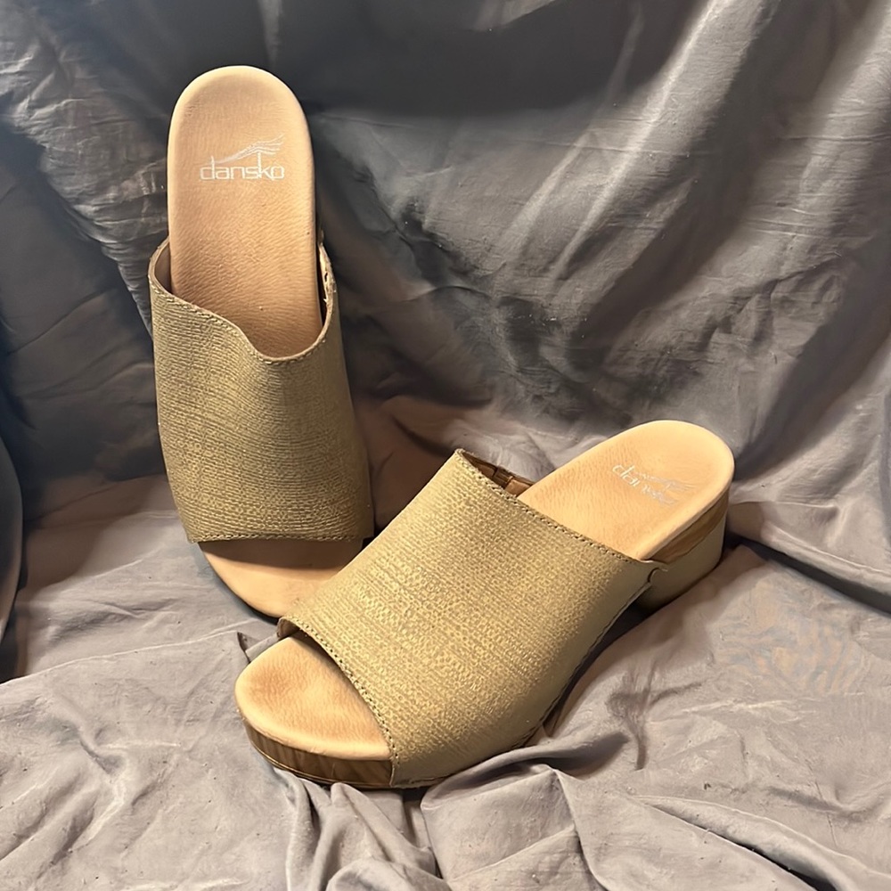 Tan Dansko chunky heel sandal